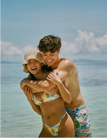 On Ashley (left) : Parker Top and Parker Ruched Bottoms / Buon Appetito , On Kelly (right) : Men’s Board  Shorts / Buon Appetito